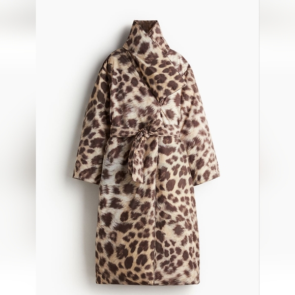 If you're looking for & limited edition puffy Coat that you'll turn head in. - Picture 1 of 6